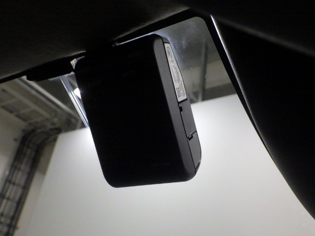 『ドライブレコーダー』動画を残すことで万が一の事態に遭遇した時の必須アイテムです！急ブレーキ・急ハンドルが起こった際、自動で記録が上書きされずに保存され、後でPC等で確認出来ます。