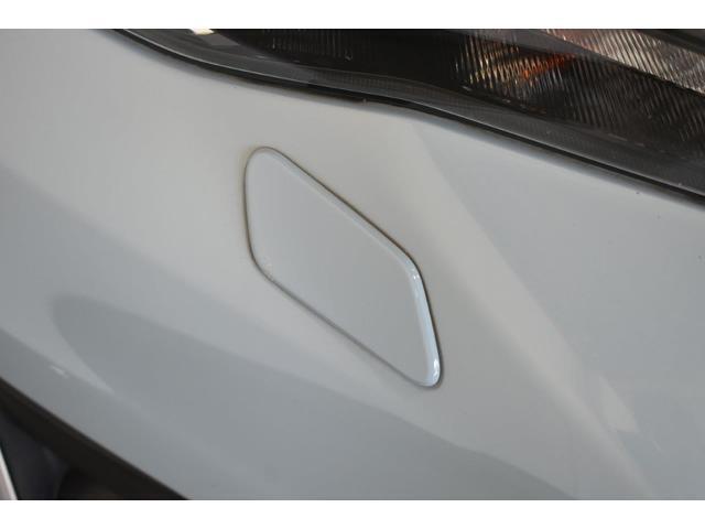 雪道や泥道でも明るさを確保するヘッドライトウォッシャーも装備しています。