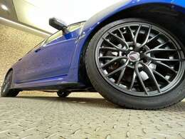 【タイヤ・ホイール】足回りもかっこよく決まってます！社外のアルミやスタッドレスタイヤも取り扱いございます！！ドレスアップもカスタマイズもお任せください！！