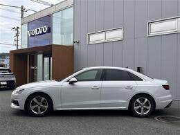 常時100台在庫の輸入車専門大型展示場。展示場に無いお車も全国より、お探しします。