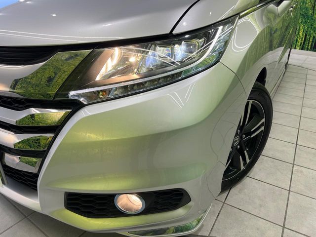 【LEDヘッドライト】悪天候や夜間走行時も良好な視界を確保し安心して運転できる高輝度LEDヘッドライトを装備！点灯速度が早く、消費電力も抑えられています。