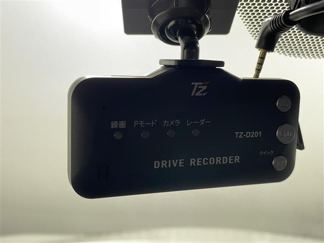 【ドライブレコーダー】映像・音声などの運転中の記録を残します。事故などを起こした起こされた時の証拠になりえますので、もしも時でも安心ですね。