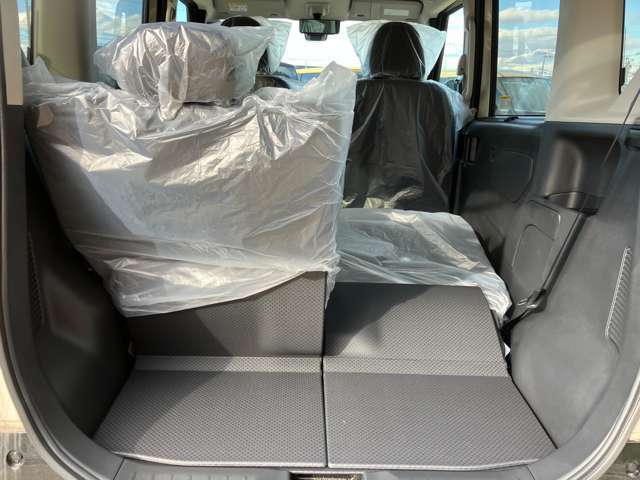 実際に店舗にご来店いただいた時と同じように、LIVE動画でお車の詳細や装備を見ることができます！