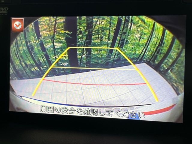 【バックカメラ】駐車時に後方がリアルタイム映像で確認できます。大型商業施設や立体駐車場での駐車時や、夜間のバック時に大活躍！運転スキルに関わらず、今や必須となった装備のひとつです！