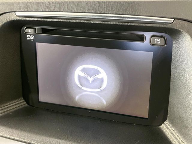 【マツダコネクトナビ】車内の雰囲気にマッチした一体型タイプのナビ。各種車輌設定やBluetooth再生等、様々な機能が楽しめます。直感的なダイヤル操作が可能で、使い勝手も良好です。