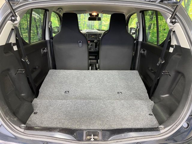 後席を格納すると、これだけの広さが！シーンに合わせたシートアレンジで、大きな荷物も積むことが出来ます♪