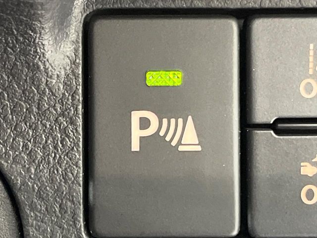 【コーナーセンサー】バンパーに付いたセンサーが障害物を検知！一定の距離に近づくとアラートで教えてくれます♪狭い駐車スペースや車庫入れ時も安心ですね☆