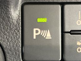 【コーナーセンサー】バンパーに付いたセンサーが障害物を検知！一定の距離に近づくとアラートで教えてくれます♪狭い駐車スペースや車庫入れ時も安心ですね☆