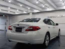 【自社整備工場完備】当社は国から認可を得た工場でのみ行える分解整備等を自社工場にて行ないます