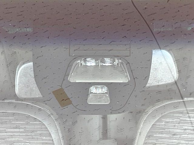 【シティブレーキアクティブシステム】低速走行中に前方の車両等を認識し、衝突しそうな時は警報とブレーキで衝突回避と被害軽減をアシスト。より安全にドライブをお楽しみいただけます。
