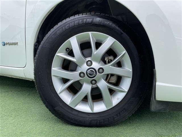 【ライト・ランプ】ワレもなく綺麗な状態なので、悪天候や夜間の走行も視界良好で安心してお乗りいただけます。ヘッドライト・ホイール・フロントガラスなど色々な部分コーティングをご用意しております！