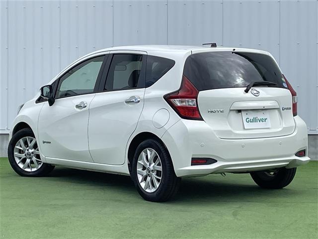 【トランク】積み込みやすくて、たっぷり積める荷室です。シートアレンジできるものは、乗車人数と荷物の量や大きさによってシートを動かすことができるので、より快適なドライブが可能です！