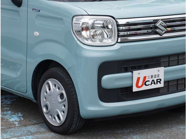 【LEDヘッドライト】悪天候や夜間走行時も良好な視界を確保し安心して運転できる高輝度LEDヘッドライトを装備。明るい上に点灯速度が早く消費電力も抑えられています。