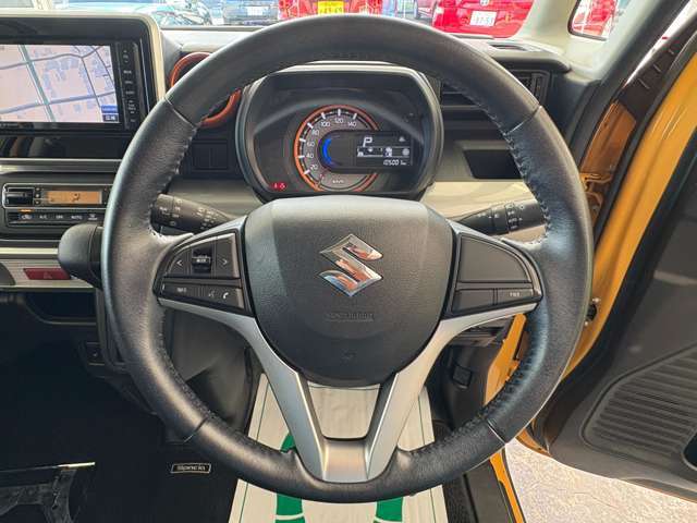 革巻きステアリング・ハンドルの擦れも少なく綺麗な状態です