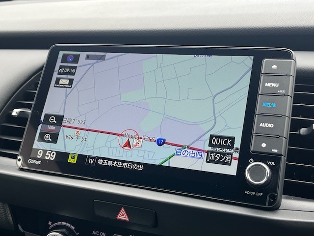 インテリアに馴染む純正ナビがついております。Honda自慢のインターナビは渋滞情報だけでなく天気情報、災害情報、安否情報など多彩な情報をご提供するHonda独自の「通信型ナビ」となっております。