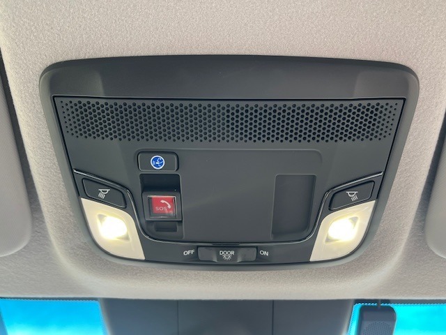 【Honda CONNECT】を搭載。あおり運転にあっている時など緊急時にオペレーターのサポートを受けられたりスマートフォンでクルマのエンジン・エアコンをONにでき安心・機能的なカーライフを実現します