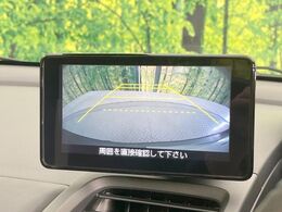 【バックカメラ】駐車時に後方がリアルタイム映像で確認できます。大型商業施設や立体駐車場での駐車時や、夜間のバック時に大活躍！運転スキルに関わらず、今や必須となった装備のひとつです！