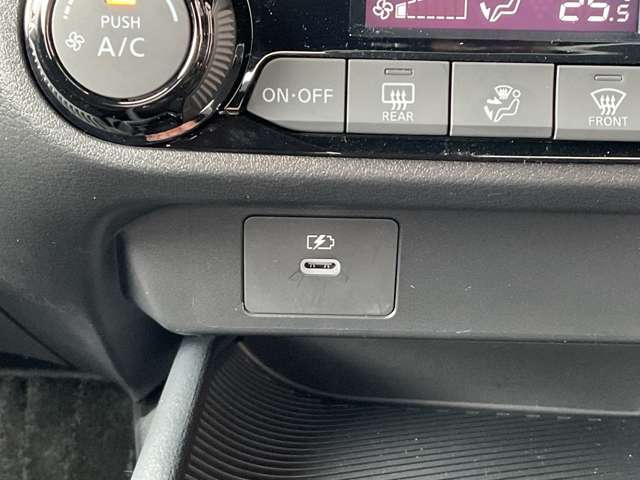 USB充電ポートがついています。