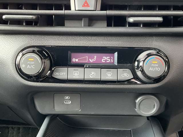 オートエアコンは、温度や風量を自動で調整してくれるため、運転に集中でき、疲労軽減にもつながります。また、車内の温度を一定に保つことで、結露やカビの発生を防ぐ効果もあります。