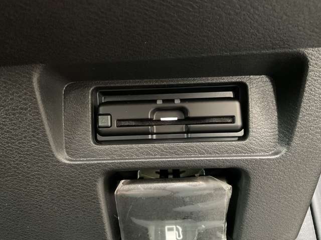 ETCは、高速道路料金所の渋滞を避け、時間と手間を省くことができます。また、料金の支払いや精算の手間が省け、便利で快適なドライブをサポートします