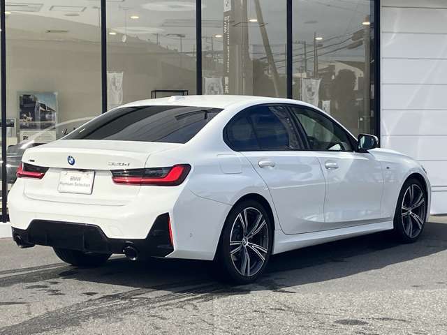 国道1号線に沿い横浜市営地下鉄「三ッ沢上町駅」から徒歩約10分。 BMW Premium Selection 横浜三ッ沢店 / 〒240-0062神奈川県横浜市保土ヶ谷区岡沢町322-3 / TEL：045-612-8488