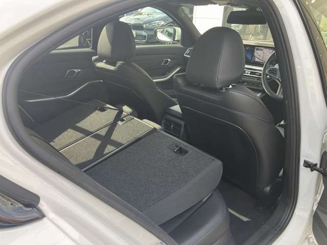 国道1号線に沿い横浜市営地下鉄「三ッ沢上町駅」から徒歩約10分。 BMW Premium Selection 横浜三ッ沢店 / 〒240-0062神奈川県横浜市保土ヶ谷区岡沢町322-3 / TEL：045-612-8488