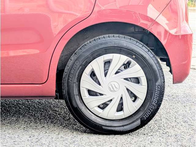 初めて中古車を購入される方、知識に自信がない方にも担当スタッフが親切丁寧にご説明差し上げます。任意保険についてなど、何でもご相談ください。ご満足いただけるよう対応させていただきます！