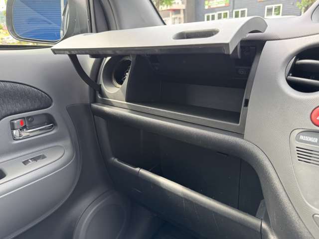 【収納多数】収納スペースを活用することで車内をキレイに保って頂けます。