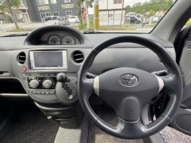 【インパネ周り】視界がよく運転しやすい設計となっております。