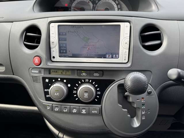 【インパネ周り】視界がよく運転しやすい設計となっております。