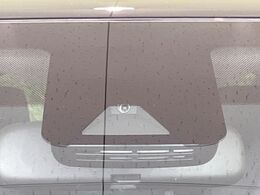 【トヨタセーフティセンス】走行中に前方の車両等を認識し、衝突しそうな時は警報とブレーキで衝突回避と被害軽減をアシスト。より安全にドライブをお楽しみいただけます。