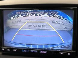 【バックカメラ】駐車時に後方がリアルタイム映像で確認できます。大型商業施設や立体駐車場での駐車時や、夜間のバック時に大活躍！運転スキルに関わらず、今や必須となった装備のひとつです！