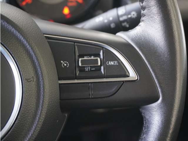 ◆クルーズコントロール◆ステアリングの右側には高速道路で威力を発揮するオートクルーズの操作スイッチががついています。手元で操作ができるので、安全に運転できます！