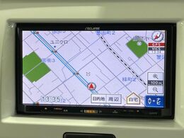 【純正ナビ】人気の純正ナビを装備しております。ナビの使いやすさはもちろん、オーディオ機能も充実！キャンプや旅行はもちろん、通勤や買い物など普段のドライブも楽しくなるはず♪