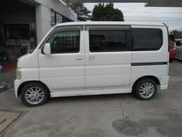 お車でお越しの際は、嵐山IC，花園IC，より15分です、大麻生から徒歩ですと、駅舎を出まして、直ぐに左に細い道がございます、そこを30Mくらいで土手に出ますので、土手伝いにあるいていただき、橋をくぐり