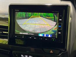 【バックカメラ】駐車時に後方がリアルタイム映像で確認できます。大型商業施設や立体駐車場での駐車時や、夜間のバック時に大活躍！運転スキルに関わらず、今や必須となった装備のひとつです！