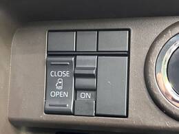 【パワースライドドア】スマートキーや運転席のスイッチでスライドドアの開閉が可能♪電動だから力を入れてドアを開ける必要が無く、小さいお子様でも、重い荷物を持っている時もラクに開け閉めできます♪