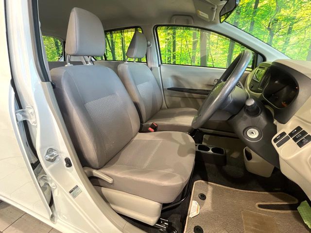運転席シート廻りは使用感も少なく、良好な状態となっています。丁寧に使われていたことがよくわかりますね。