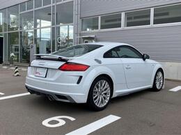 ドイツ本国の厳しい安全基準と最新技術に基づく、安心のメンテナンスプログラム。愛車とドライビングをご堪能頂くためのプログラムです。