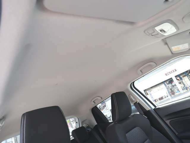 天井です　こんなにキレイな状態です！　シートキレイ・車内キレイですよ！　タバコ臭無し！