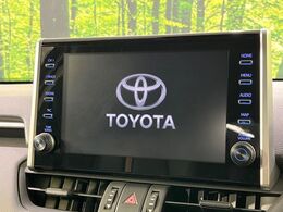 【9インチ　ディスプレイオーディオ】大画面ディスプレイへお持ちのスマートフォンと連携して、ナビやbluetoothでの音楽再生が可能です♪デザインはもちろん操作性も良好！別途ナビ機能の取付可能です♪