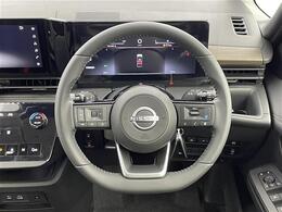 【ステアリング】軽い力で扱いやすいハンドルです。目立つ傷やスレなどなく綺麗な状態です！除菌プランいれていただくとさらに快適に！清潔なお車はお子様にも安心ですね！