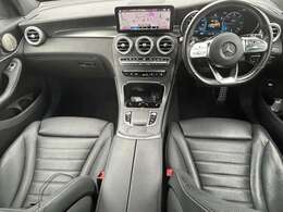 一体感のあるナビは、高級感ある車内を演出してくれます。オーディオ機能も充実しておりますので、運転もより楽しめます♪