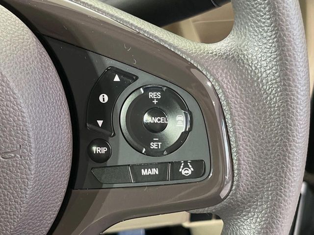 【アダプティブクルーズコントロール】高速道路での長距離走行が楽に！！自動で速度を保つクルーズコントロールが、衝突軽減システムと連携し、前方の車両を感知して車間を保つように速度調節してくれます！！