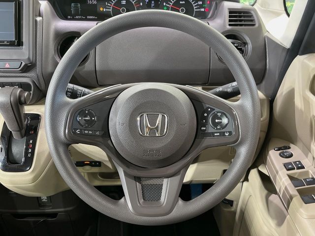 【ステアリングスイッチ】運転中、前方から目線をそらすことなく、オーディオ等の操作が可能な便利機能！安心＆快適なドライブを演出してくれます♪