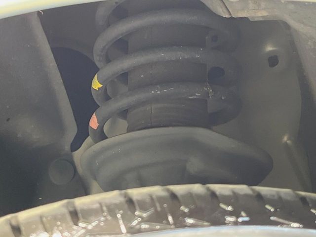 お車を安心してお乗りいただく為には、足回りの定期点検が欠かせません。サービスサポート（有償保証）では無料点検もご提供しており、安心のカーライフをお過ごしいただけるサポート体制が整っています。
