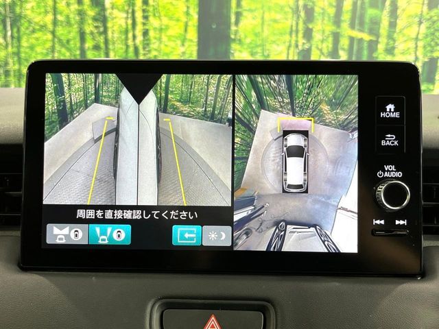 【マルチビューカメラシステム】専用のカメラにより、上から見下ろしたような視点で360度クルマの周囲を確認することができます☆死角部分も確認しやすく、狭い場所での切り返しや駐車もスムーズに行えます。