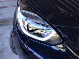 【LEDヘッドライト】ディスチャージヘッドライト（HID）と同等の明るさで、夜道や雨天走行が明るく視界良好！！　フォグライトも装備で、安心感さらにUPです♪安心ドライブを楽しんで下さい♪