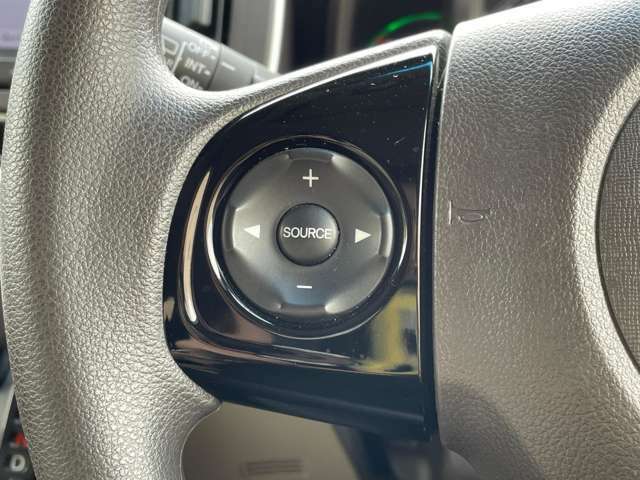 ◆【ステアリングリモコン】手元のボタンから、オーディオやナビなどの操作ができるので、よそ見をせずに安全に運転に集中できます！