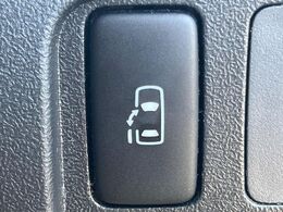 【パワースライドドア】スマートキーや運転席のスイッチでスライドドアの開閉が可能♪電動だから力を入れてドアを開ける必要が無く、小さいお子様でも、重い荷物を持っている時もラクに開け閉めできます♪